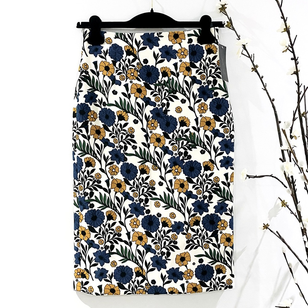 ⭐️ NWT ZARA Floral Pencil Skirt ⭐️